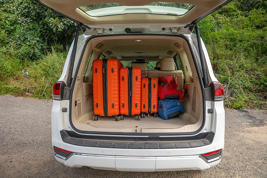 Land Cruiser 300 Gallery Image