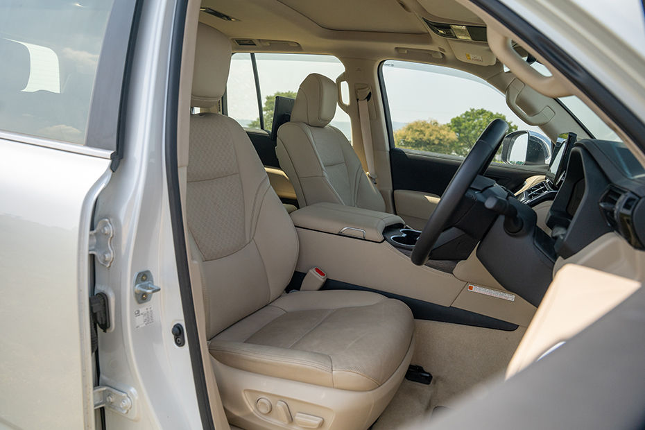 Land Cruiser 300 Gallery Image