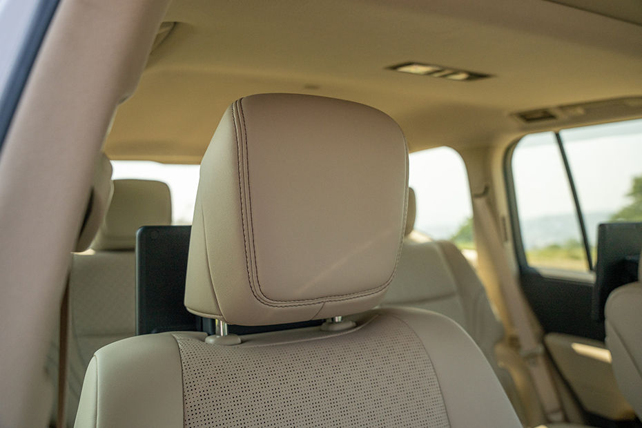 Land Cruiser 300 Gallery Image