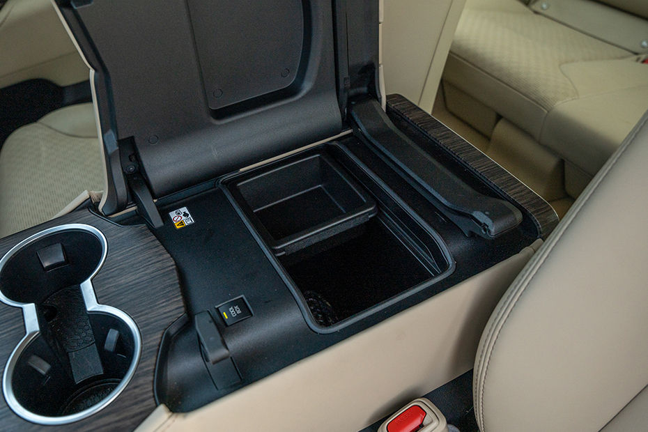 Land Cruiser 300 Gallery Image